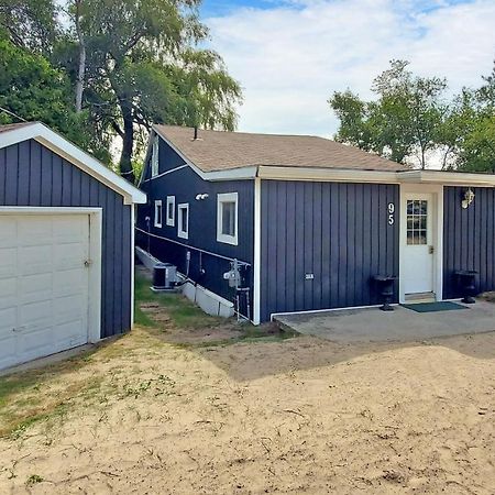 Main Beach River Retreat - Wasaga Beach 1 - Main Strip - 95 Mosley St Екстер'єр фото