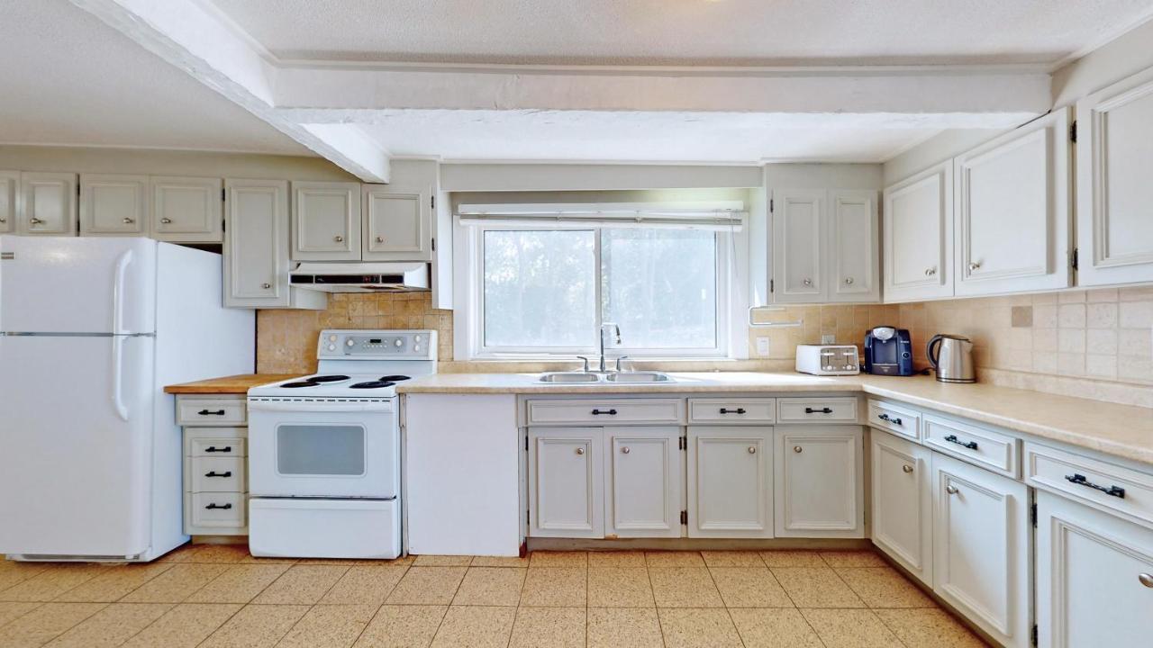 Main Beach River Retreat - Wasaga Beach 1 - Main Strip - 95 Mosley St Екстер'єр фото