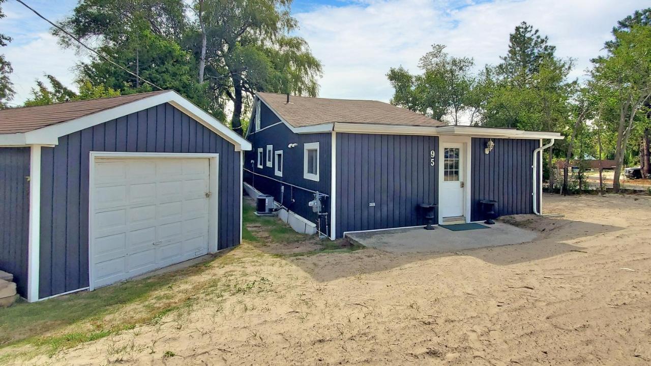 Main Beach River Retreat - Wasaga Beach 1 - Main Strip - 95 Mosley St Екстер'єр фото