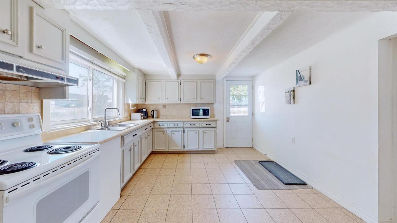 Main Beach River Retreat - Wasaga Beach 1 - Main Strip - 95 Mosley St Екстер'єр фото