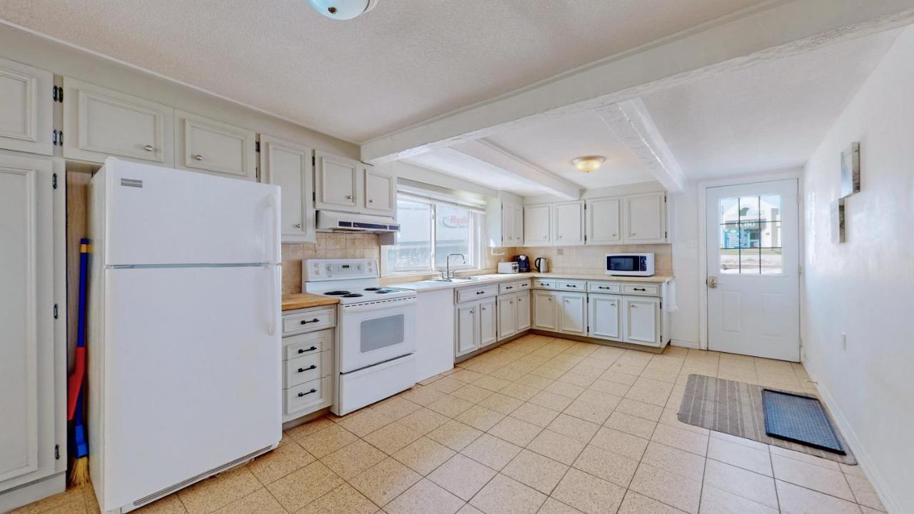 Main Beach River Retreat - Wasaga Beach 1 - Main Strip - 95 Mosley St Екстер'єр фото