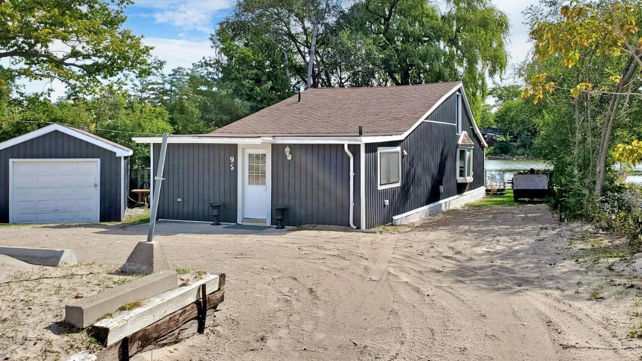 Main Beach River Retreat - Wasaga Beach 1 - Main Strip - 95 Mosley St Екстер'єр фото