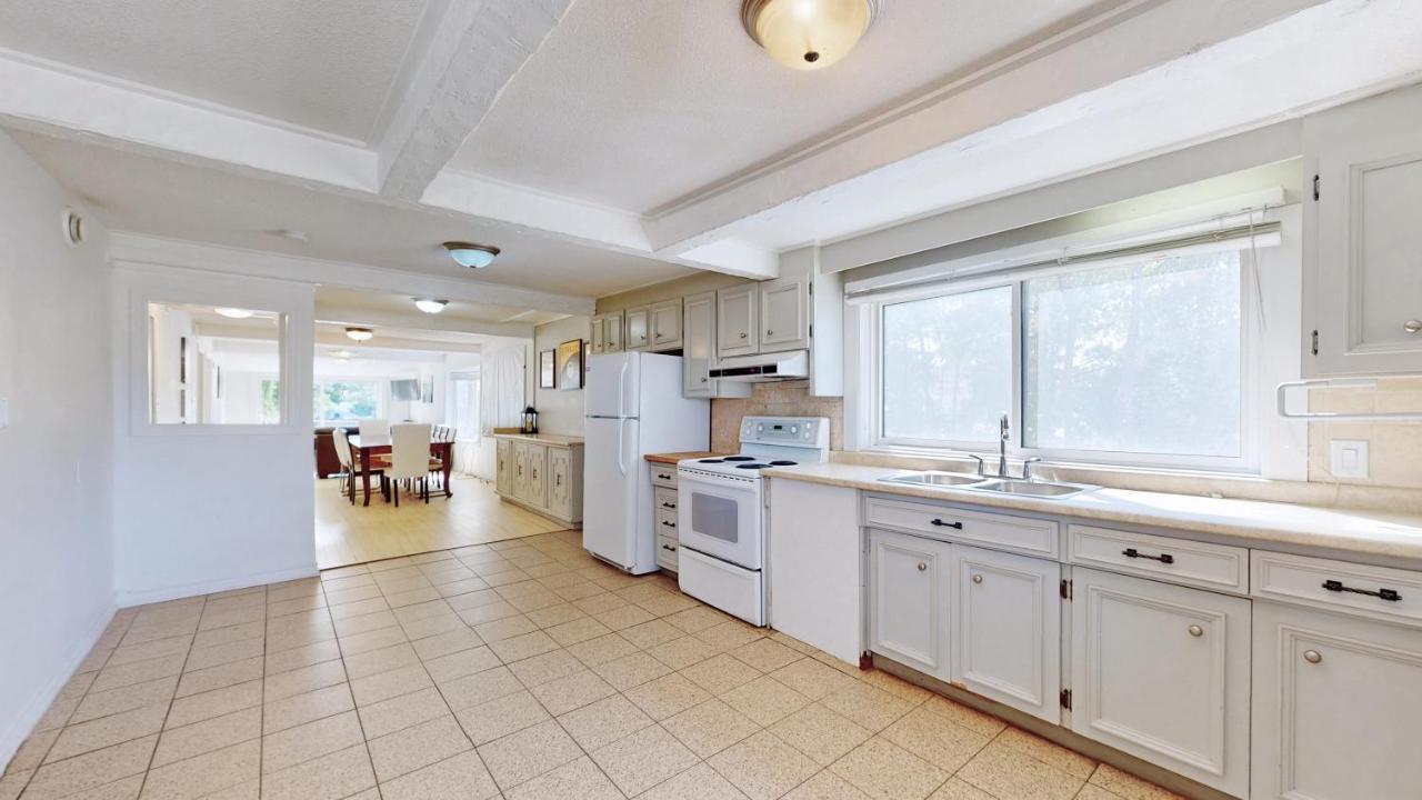 Main Beach River Retreat - Wasaga Beach 1 - Main Strip - 95 Mosley St Екстер'єр фото