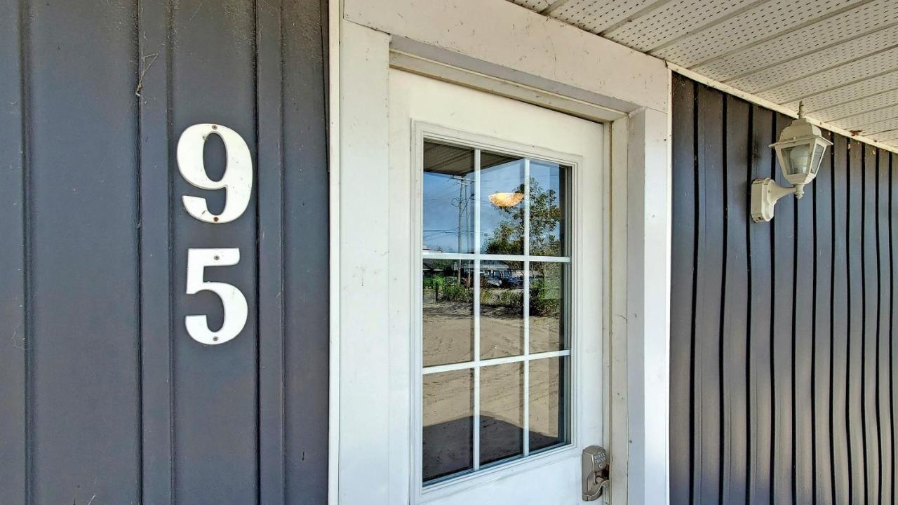 Main Beach River Retreat - Wasaga Beach 1 - Main Strip - 95 Mosley St Екстер'єр фото