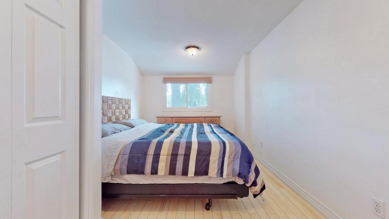 Main Beach River Retreat - Wasaga Beach 1 - Main Strip - 95 Mosley St Екстер'єр фото