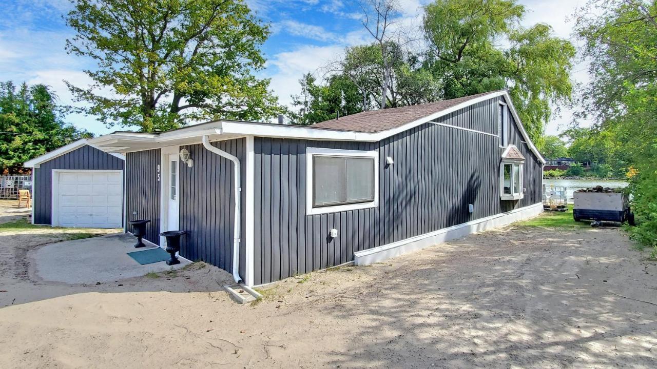 Main Beach River Retreat - Wasaga Beach 1 - Main Strip - 95 Mosley St Екстер'єр фото