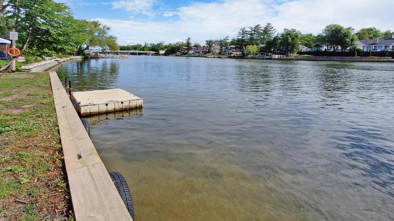 Main Beach River Retreat - Wasaga Beach 1 - Main Strip - 95 Mosley St Екстер'єр фото