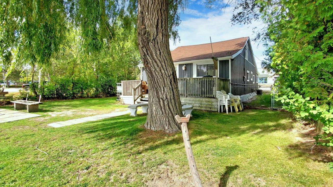 Main Beach River Retreat - Wasaga Beach 1 - Main Strip - 95 Mosley St Екстер'єр фото